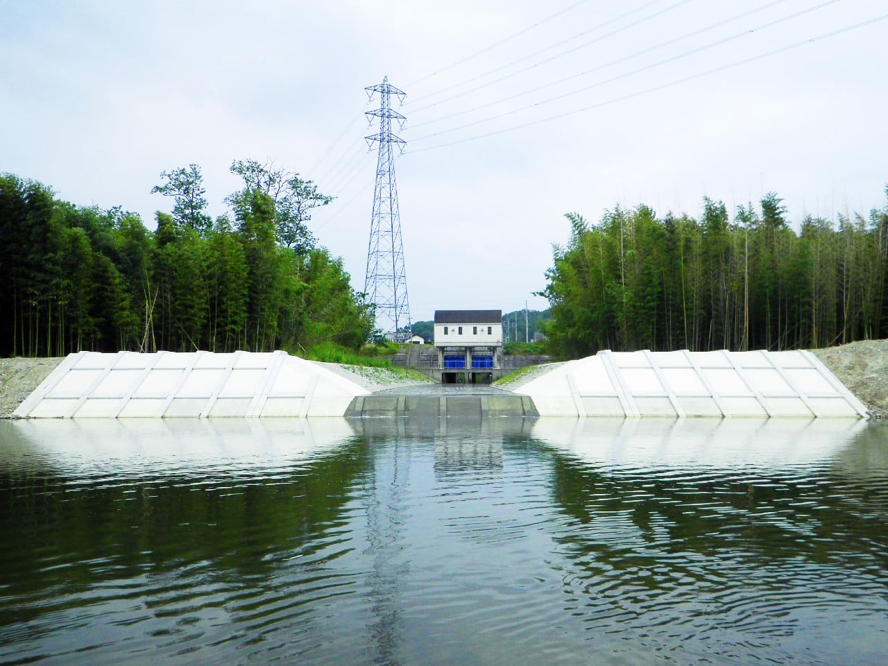 吉根11号排水路始め2排水路堤外水路復旧工事